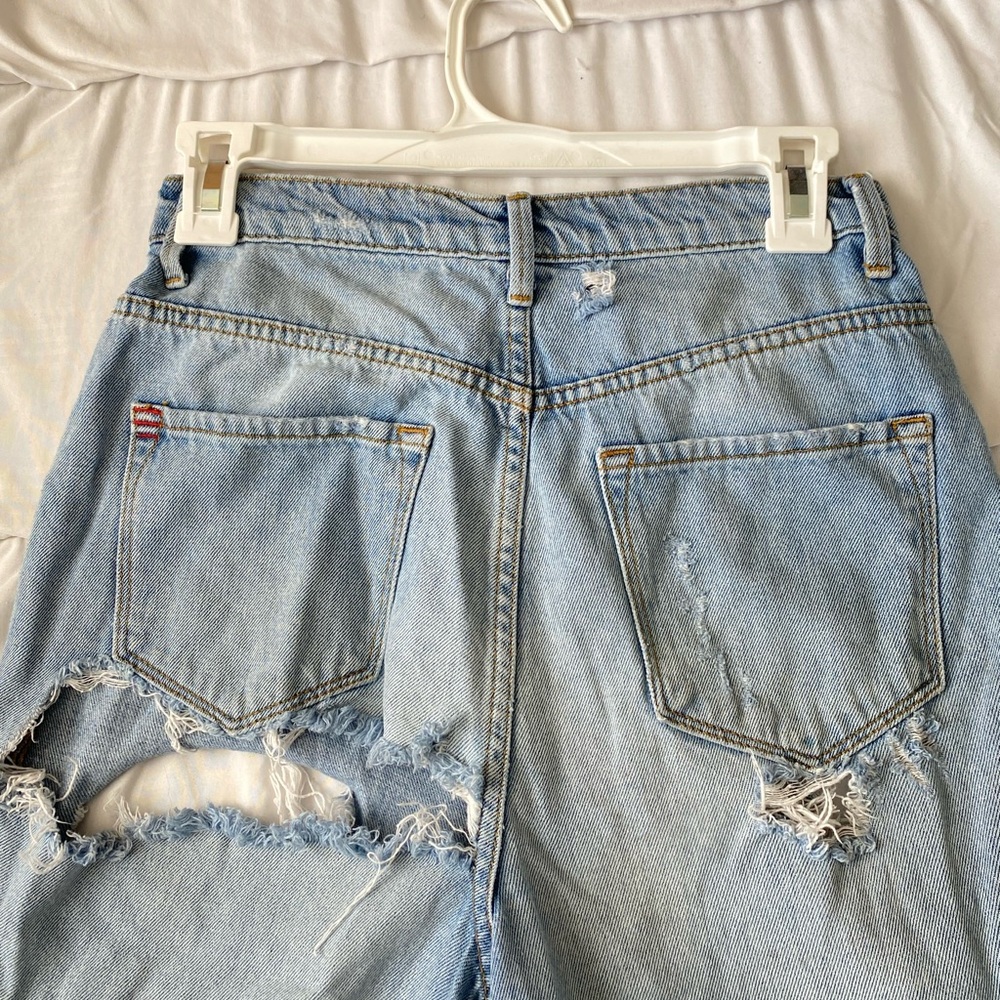 BDG • Ripped Jeans - Picture 8 of 12